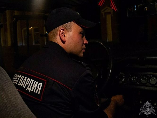 В Белове бойцы Росгвардии вернули владельцу похищенный автомобиль 