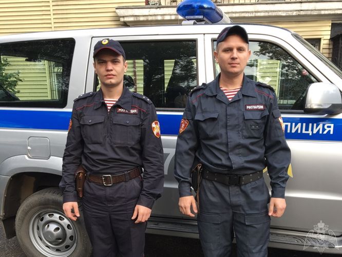В Новокузнецке бойцы Росгвардии защитили местную жительницу от расправы злоумышленника