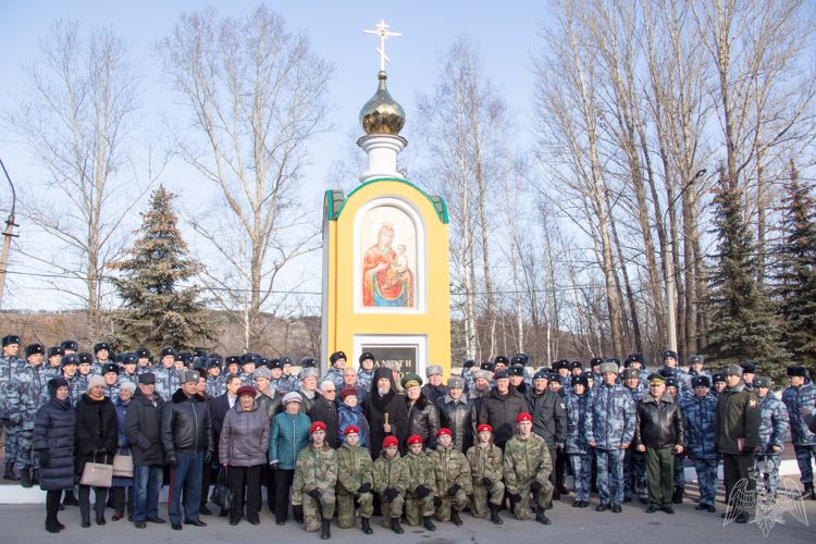 Командующий Сибирским округом Росгвардии и губернатор Кузбасса открыли мемориал погибшим омоновцам