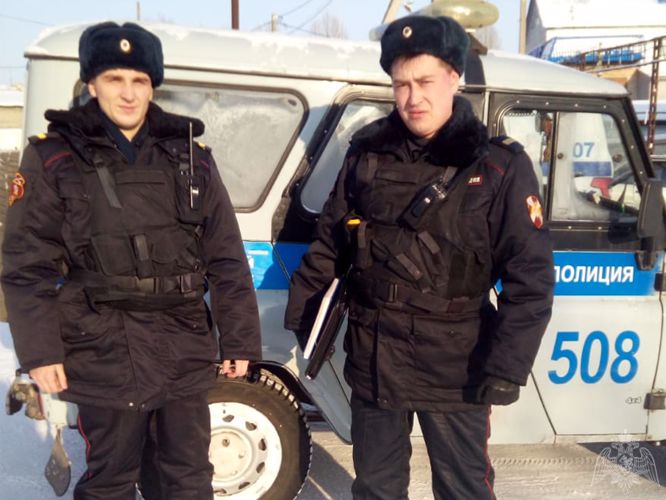 Киселевские полицейские поблагодарили экипаж Росгвардии за поимку грабителя по горячим следам