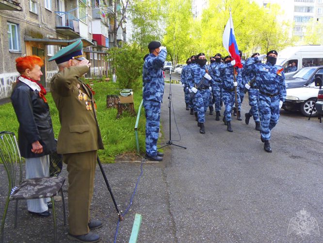 В Кузбассе росгвардейцы подготовили трогательные поздравления для ветеранов, проживающих на юге области
