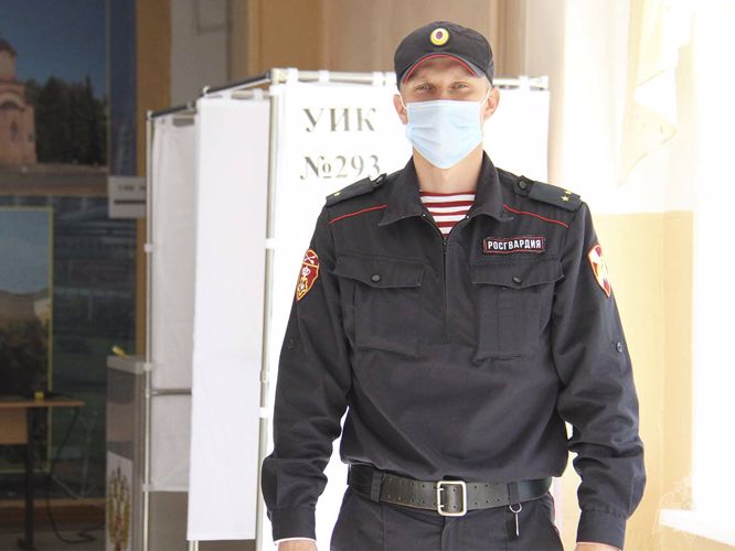 Росгвардия Кузбасса обеспечивает безопасность во время Всероссийского голосования