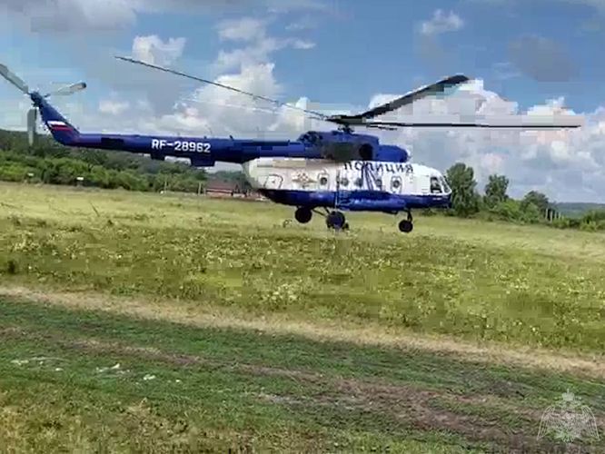 Бойцы кемеровского ОМОН отработали беспарашютное десантирование с вертолета
