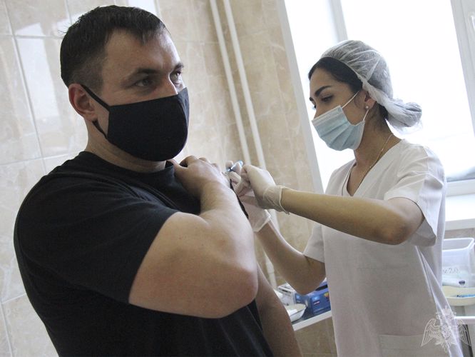 В Кузбассе росгвардейцы проходят вакцинацию от коронавируса