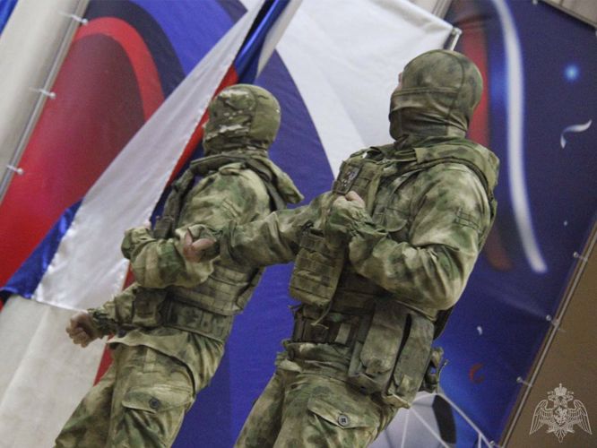 Спецназ Росгвардии провел показательные выступления для воспитанников детских домов   