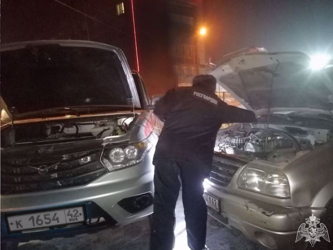  Кузбасские росгвардейцы оказывают содействие гражданам, попавшим в трудную дорожную ситуацию (ФОТО)