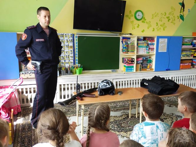 Кемеровские росгвардейцы исполнили мечту дошколят