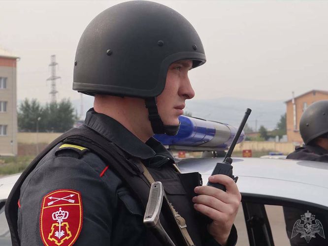 Кемеровские росгвардейцы задержали дебошира, разгромившего торговый павильон (ФОТО)