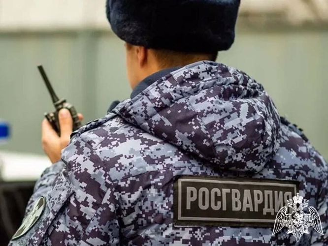 Росгвардейцы задержали злоумышленника, пытавшегося сбежать из магазина в похищенных кроссовках