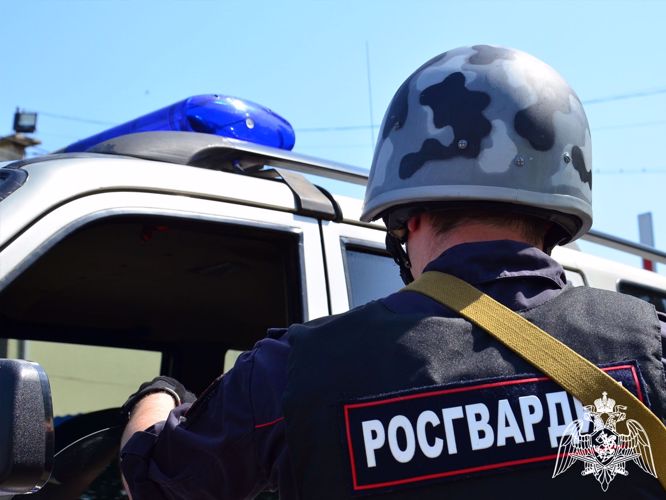 Росгвардейцы задержали дебошира, который повредил имущество в баре (ФОТО)