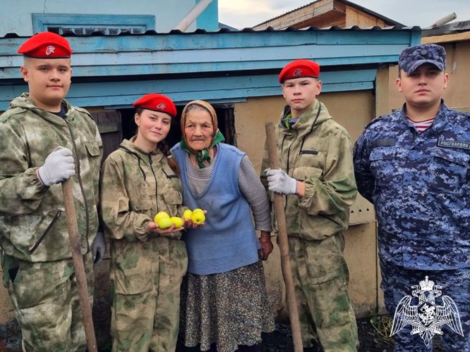 Росгвардейцы со школьниками стали участниками благотворительной акции 