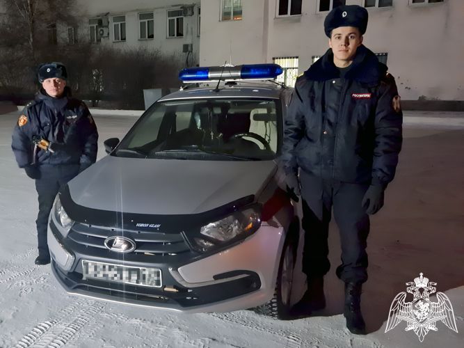 Кузбасские росгвардейцы вернули домой 8-летнюю девочку, которая заблудилась в городе