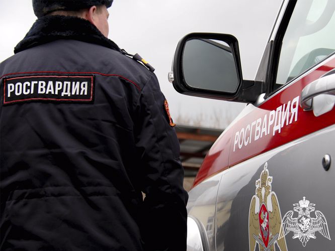 Благодаря бдительным работникам торговой точки росгвардейцы задержали магазинного вора (ВИДЕО)