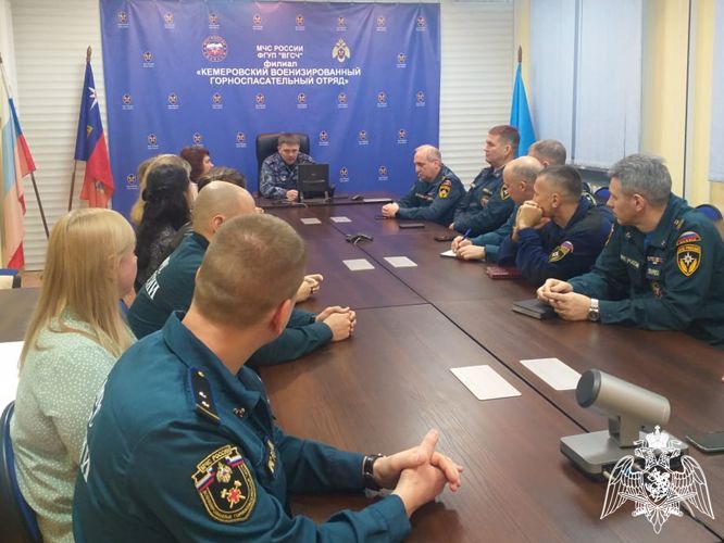 Инспекторы Росгвардии провели профилактическое занятие со спасателями в Кемерове