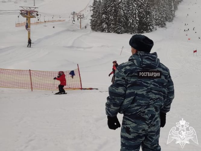 Росгвардейцы обеспечивают охрану общественного порядка на Кубке России по сноуборду