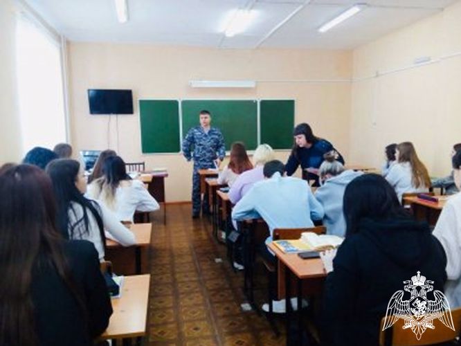 Росгвардейцы провели профориентационную беседу с киселевскими студентами 