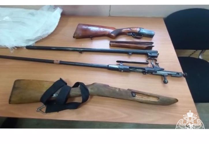 Пенсионер выдал росгвардейцам найденный в гаражном кооперативе незаконный арсенал (ВИДЕО)
