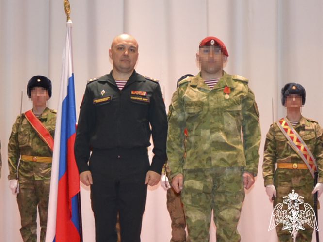 Заместитель командующего Сибирским округом вручил госнаграды росгвардейцам - участникам спецоперации