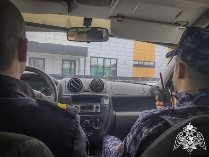 Росгвардейцы задержали подозреваемого в краже товара из торговой точки (ВИДЕО)
