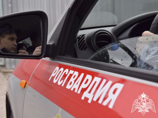 Росгвардейцы задержали напавшую с ножом на горожанина разыскиваемую злоумышленницу