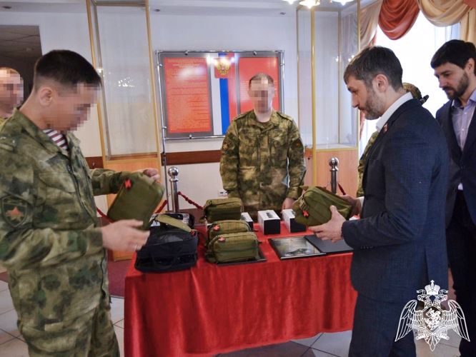Неравнодушные кузбассовцы передали росгвардейцам дополнительное снаряжение