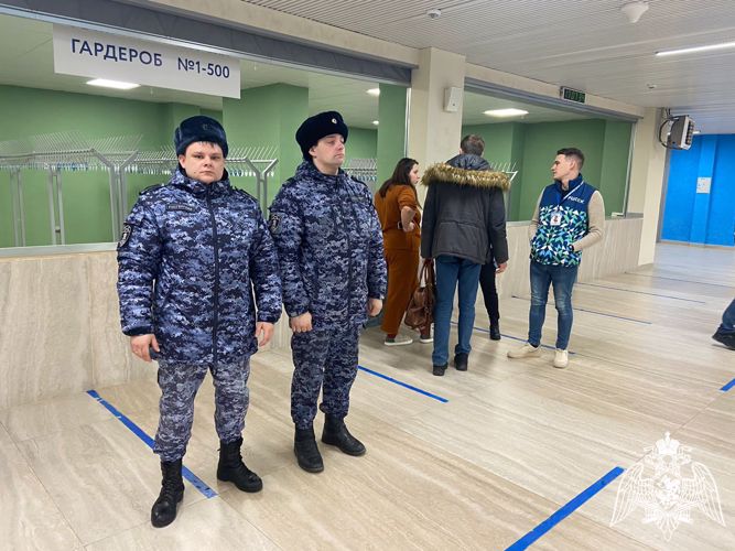 В Кузбассе росгвардейцы обеспечили безопасность победного матча региональной команды на Чемпионате России по бенди