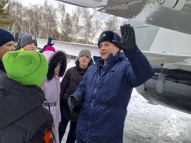 Военный летчик из Росгвардии рассказал юным кемеровчанам о своей службе