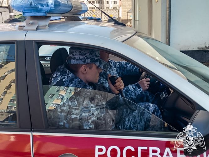 Росгвардейцы пришли на помощь пострадавшей от агрессивного сожителя горожанке