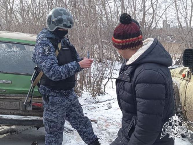 Кузбасские росгвардейцы задержали злоумышленников, пытавшихся выкрасть металл с охраняемого объекта (ФОТО)