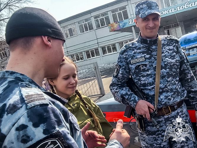 Росгвардейцы провели занятие по тактической подготовке для воспитанников Росгвардии