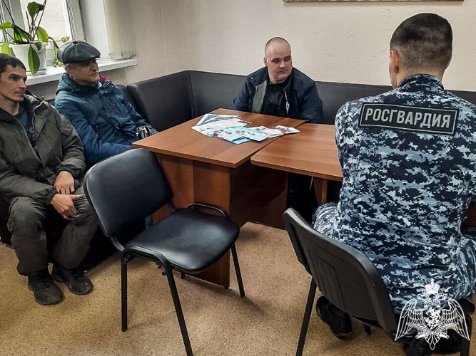 Росгвардейцы рассказали кузбассовцам о преимуществах службы в войсках правопорядка