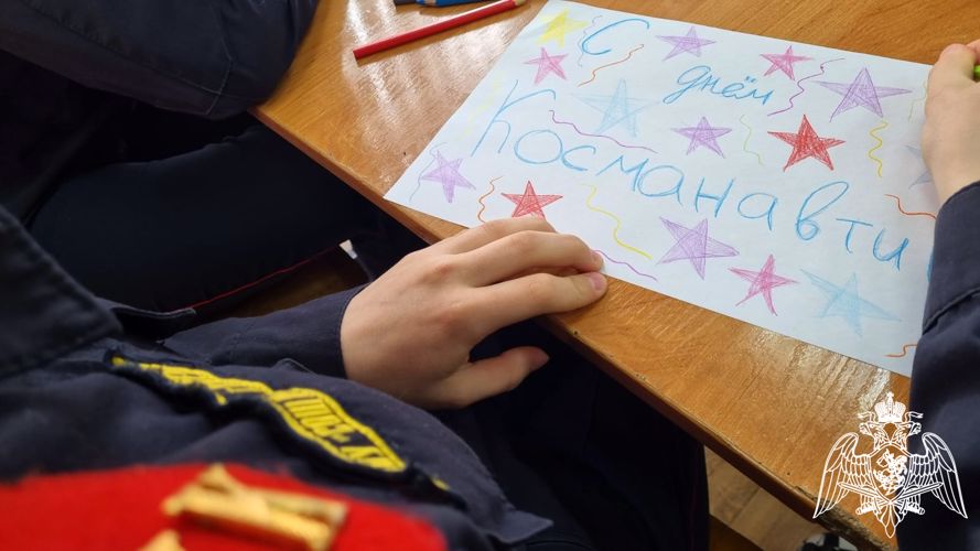 Ветераны войск правопорядка встретились с кемеровскими юнгвардейцами в честь Дня космонавтики 