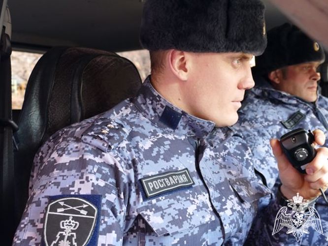 Росгвардейцы задержали женщину, причинившую ножевое ранение сожителю