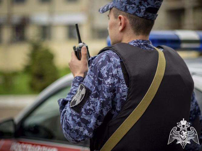 Росгвардейцы задержали беловчанина, устроившего в кафе «пранк» с макетом гранаты (ФОТО)