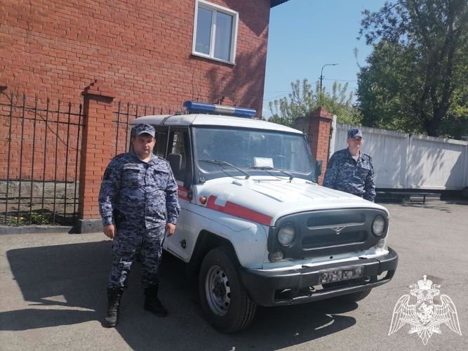 Кузбасские росгвардейцы оказали помощь пострадавшему в ДТП мужчине (ФОТО)