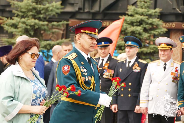 Кузбасские росгвардейцы почтили память павших за Родину