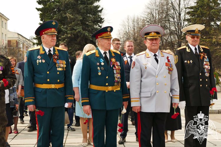 Кузбасские росгвардейцы почтили память павших за Родину
