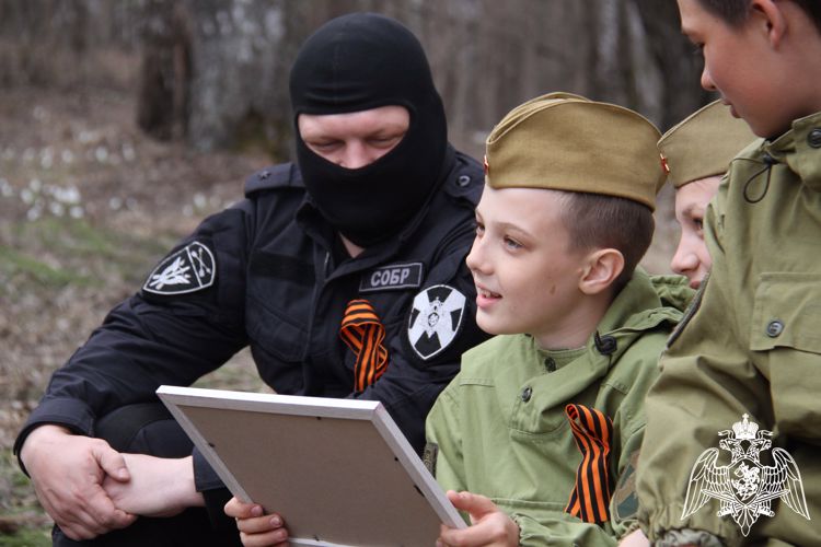 В Кузбассе спецназовцы и воспитанники Росгвардии приняли участие в акции «Георгиевская лента» (ВИДЕО)