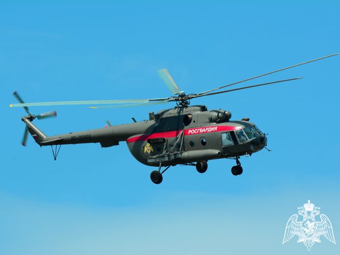 Летчики Росгвардии устроили праздник для ветеранов авиации в честь 78-ой годовщины Победы
