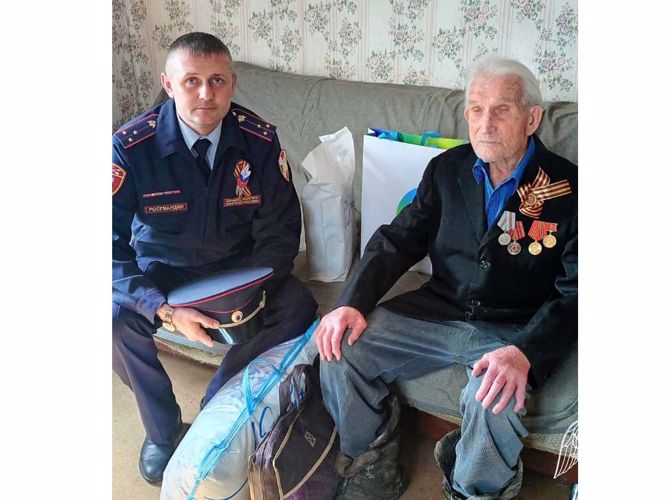 В Кузбассе росгвардейцы поздравляют ветеранов Великой Отечественной войны (ВИДЕО)