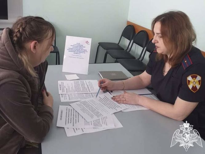 Росгвардия представила перспективные вакансии на ярмарках труда в Кузбассе 