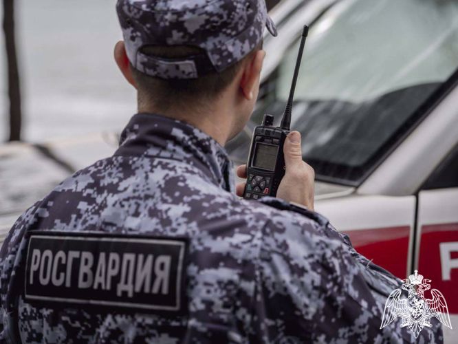 Кузбасские росгвардейцы помогли вернуть пенсионерке похищенный кошелек