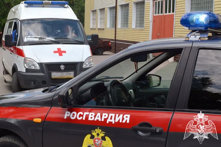 Росгвардейцы защитили медиков от агрессивного пациента