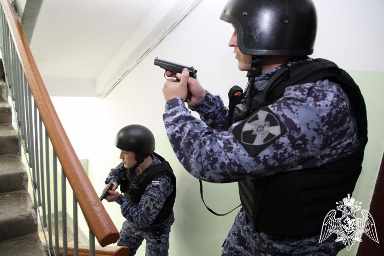 Росгвардейцы задержали злоумышленника, причинившего ножевое ранение новокузнечанке