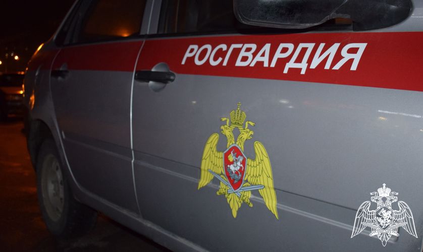 Росгвардейцы задержали злоумышленника, который пытался сбежать из магазина в похищенных кроссовках