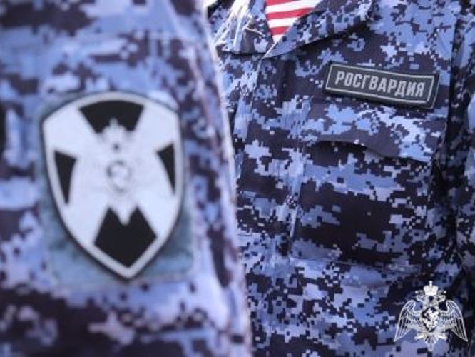  Росгвардейцы задержали злоумышленника, который пытался похитить из магазина женское платье
