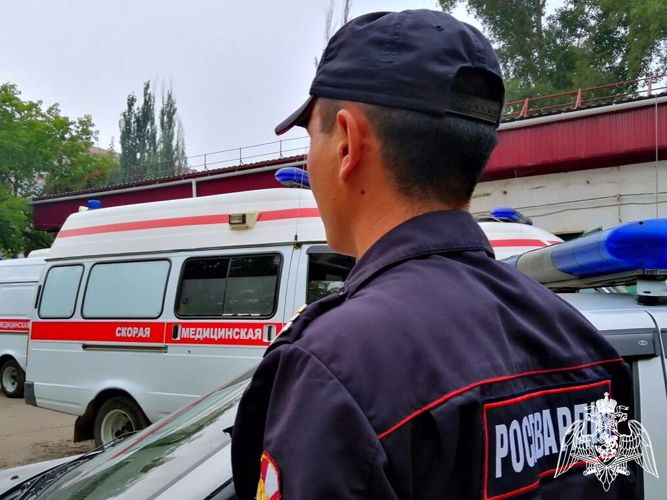 Росгвардейцы помогли бригаде медиков, оказавшейся в сложной ситуации