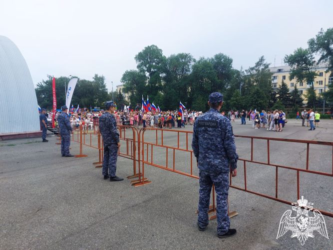 Росгвардейцы обеспечили безопасность участников и зрителей патриотического песенного фестиваля-конкурса в Кузбассе