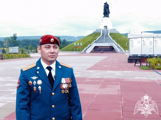 Офицер кузбасской Росгвардии присоединился к всероссийской акции «Из века в век. Кодекс чести русского офицера» (ВИДЕО)