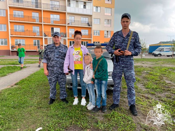 Росгвардейцы вернули матери двоих пропавших детей